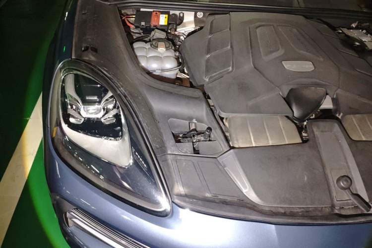 Used Porsche Cayenne 2019 Cayenne 3.0T Engine Bay Right