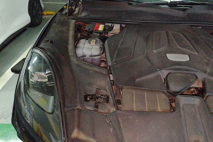 Used Porsche Cayenne 2019 Cayenne 3.0T Engine Bay Right
