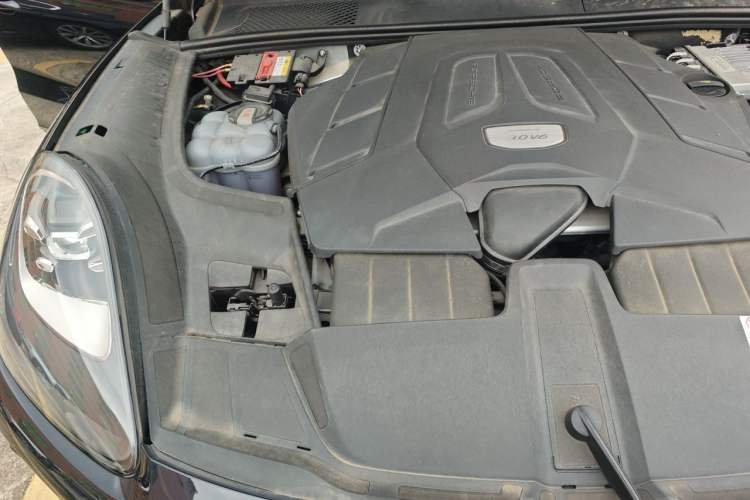 Used Porsche Cayenne 2019 Cayenne Coupé 3.0T Engine Bay Right