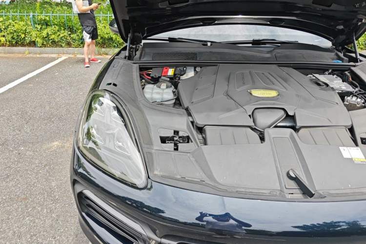 Used Porsche Cayenne 2019 Cayenne 3.0T Engine Bay Right