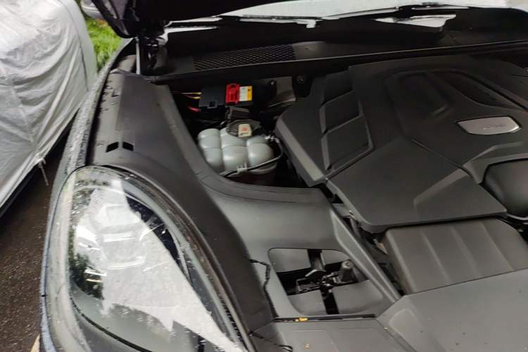 Used Porsche Cayenne 2019 Cayenne 3.0T Engine Bay Right