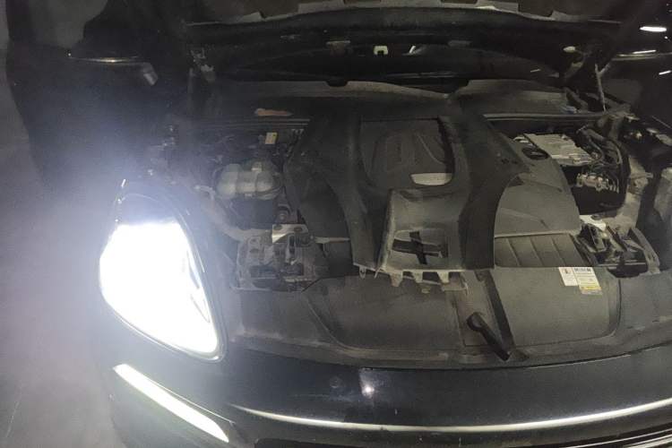 Used Porsche Cayenne 2019 Cayenne 3.0T Engine Bay Right