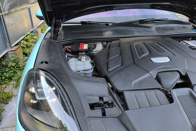 Used Porsche Cayenne 2019 Cayenne 3.0T Engine Bay Right