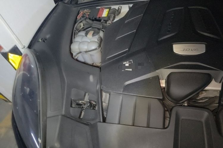 Used Porsche Cayenne 2019 Cayenne 3.0T Engine Bay Right