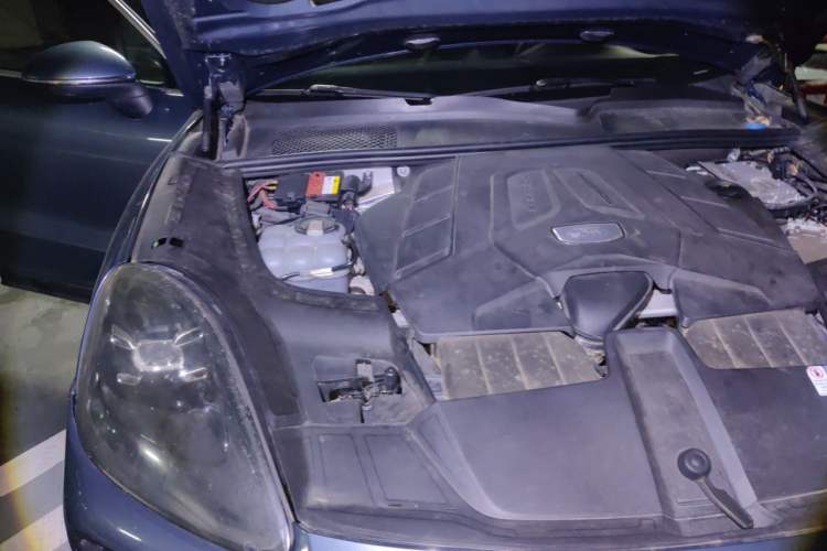 Used Porsche Cayenne 2019 Cayenne 3.0T Engine Bay Right