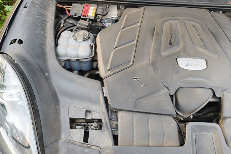 Used Porsche Cayenne 2019 3.0T Engine Bay Right