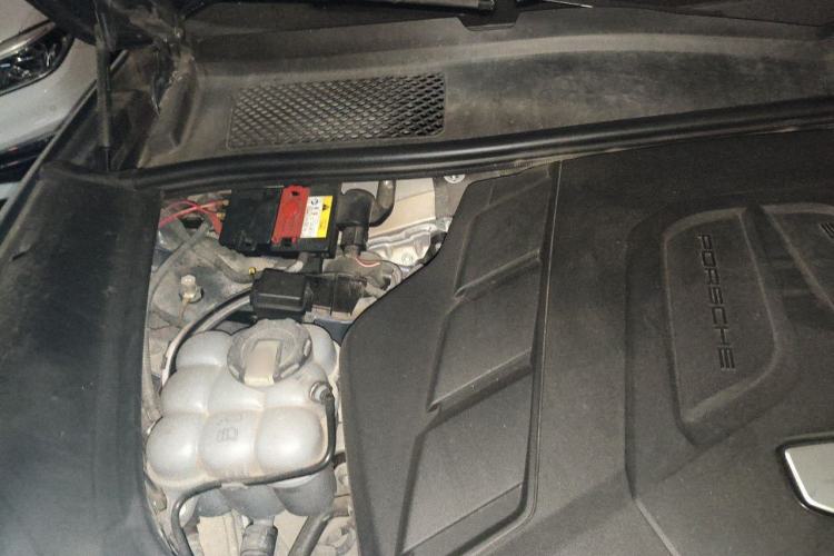 Used Porsche Cayenne 2019 Cayenne 3.0T Engine Bay Right
