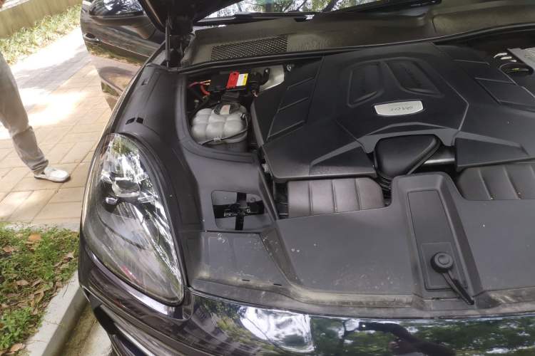 Used Porsche Cayenne 2019 Cayenne 3.0T Engine Bay Right