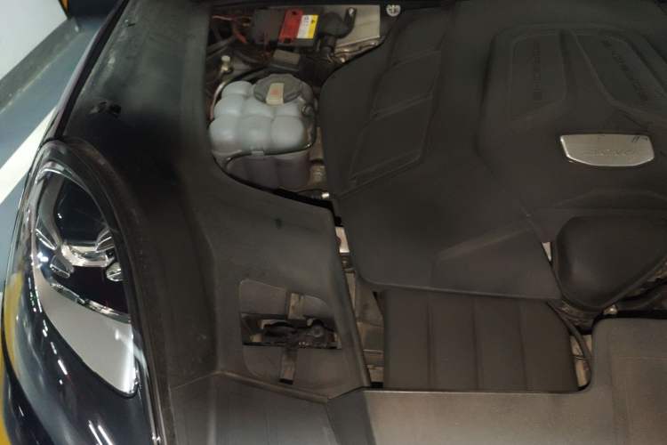 Used Porsche Cayenne 2019 Cayenne 3.0T Engine Bay Right