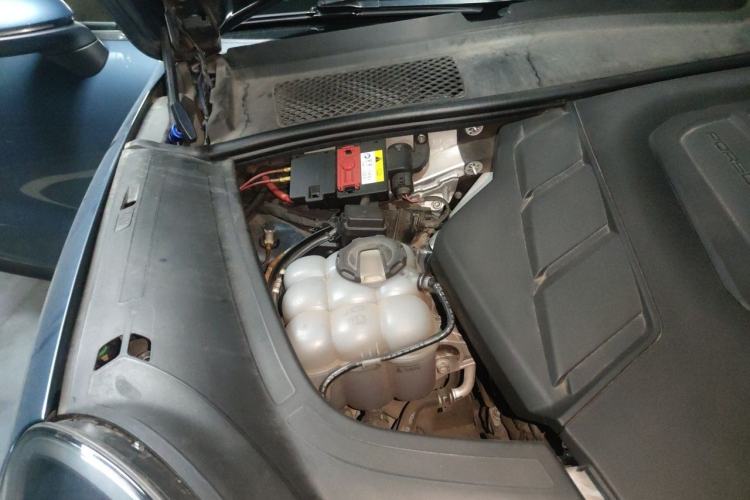 Used Porsche Cayenne 2019 Cayenne 3.0T Engine Bay Right