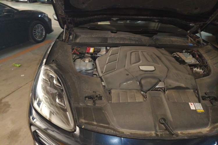 Used Porsche Cayenne 2019 Cayenne 3.0T Engine Bay Right