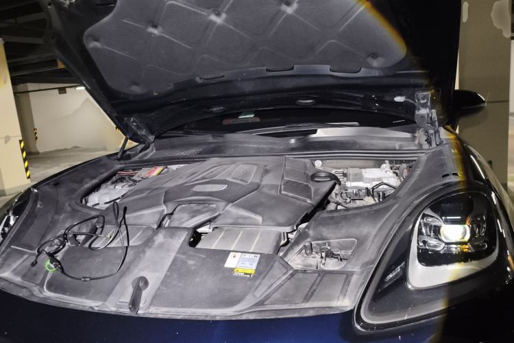 Used Porsche Cayenne 2019 Cayenne 3.0T Engine Bay