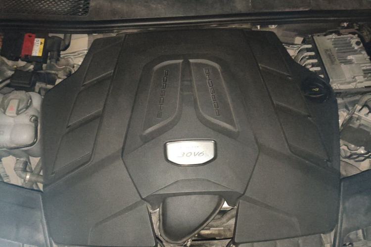 Used Porsche Cayenne 2019 Cayenne 3.0T Engine Bay
