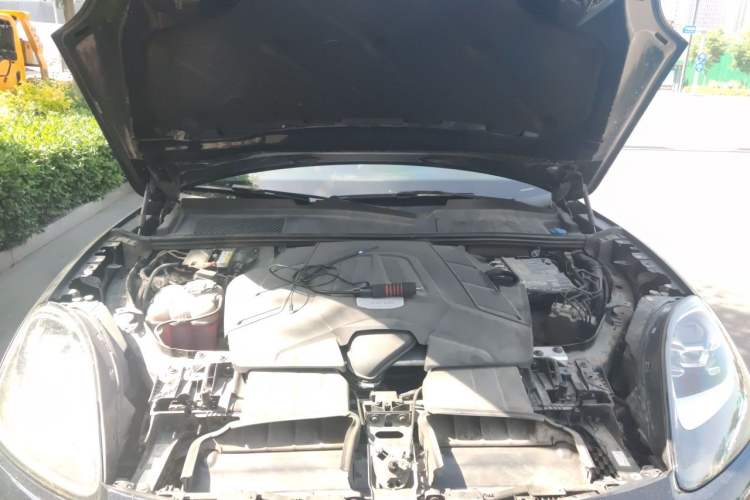 Used Porsche Cayenne 2019 Cayenne 3.0T Engine Bay