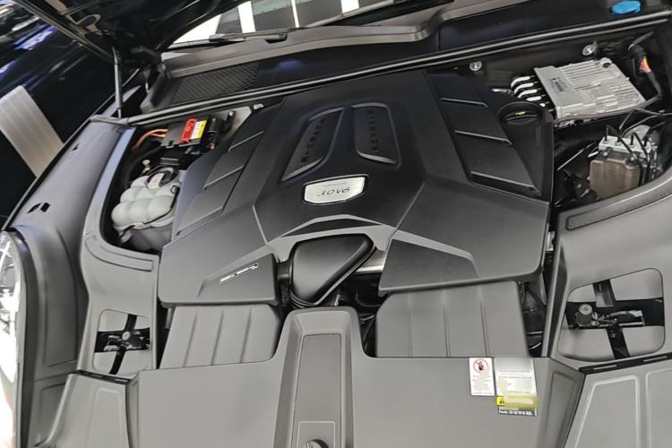 Used Porsche Cayenne 2019 Cayenne 3.0T Engine Bay