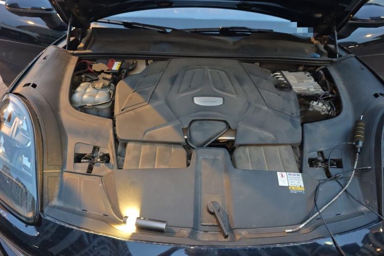 Used Porsche Cayenne 2019 Cayenne 3.0T Engine Bay