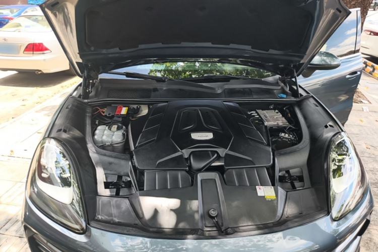 Used Porsche Cayenne 2019 Cayenne 3.0T Engine Bay