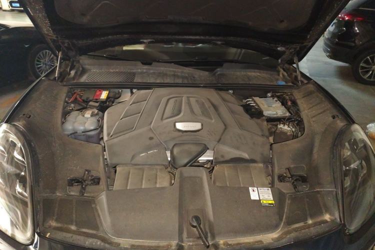 Used Porsche Cayenne 2019 Cayenne 3.0T Engine Bay