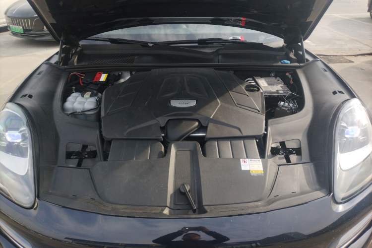 Used Porsche Cayenne 2019 Cayenne 3.0T Engine Bay
