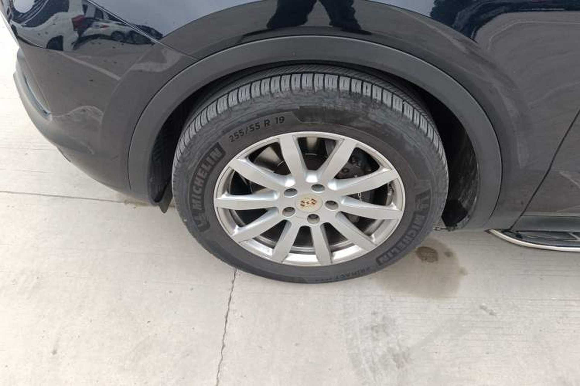 Used Porsche Cayenne 2019 Cayenne 3.0T Exterior 4