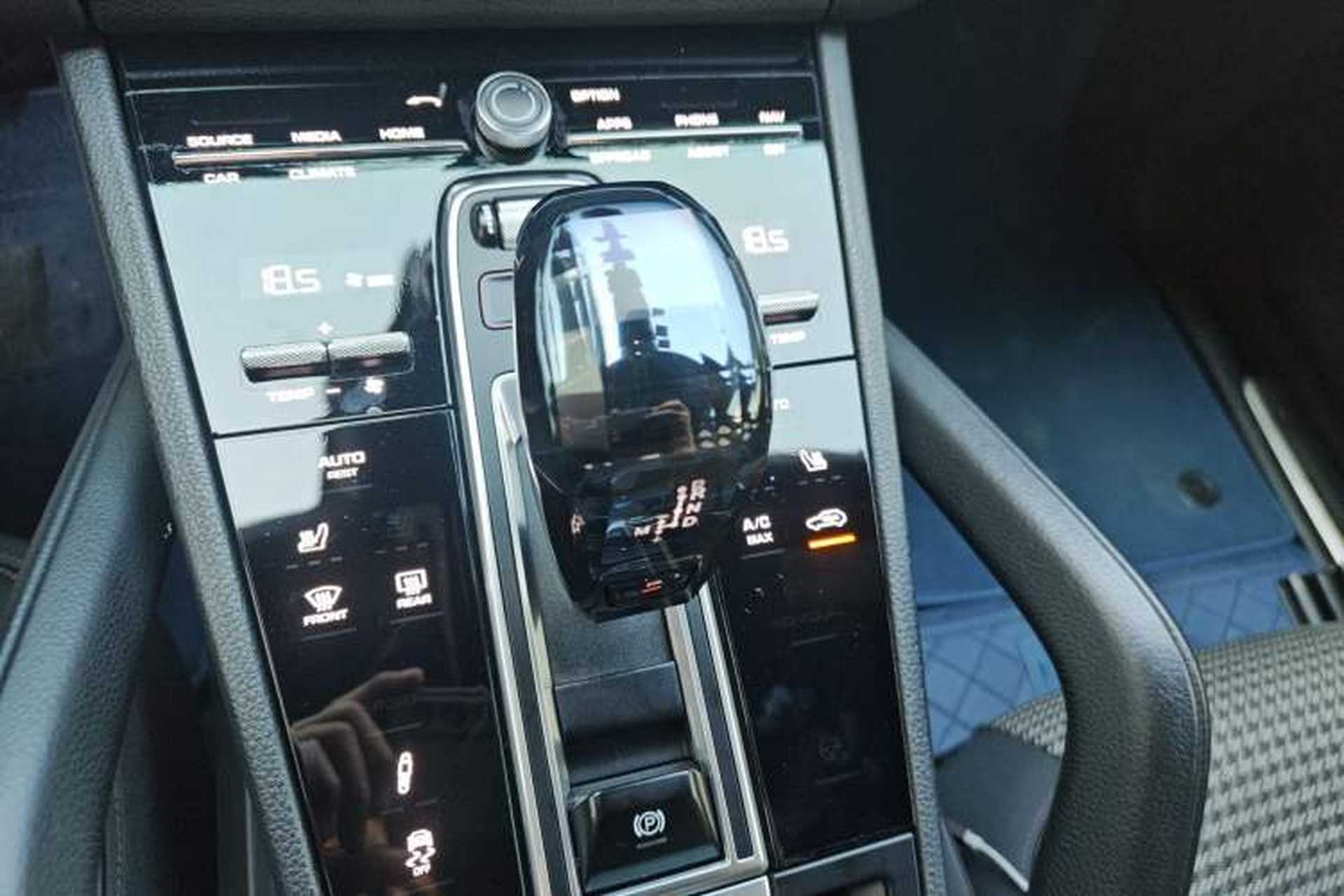 Used Porsche Cayenne 2019 Cayenne Coupé 3.0T Gear Lever