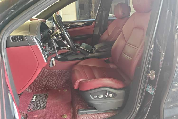 Used Porsche Cayenne 2019 Cayenne Coupé 3.0T Left Front Seat