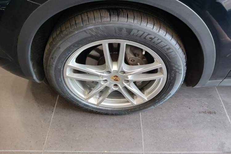 Used Porsche Cayenne 2019 Cayenne 3.0T Left Front Wheel Hub