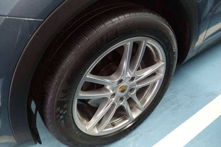 Used Porsche Cayenne 2019 Cayenne 3.0T Left Front Wheel Hub