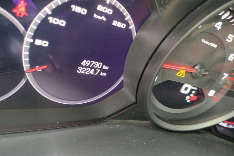 Used Porsche Cayenne 2019 Cayenne 3.0T Odometer Close Up