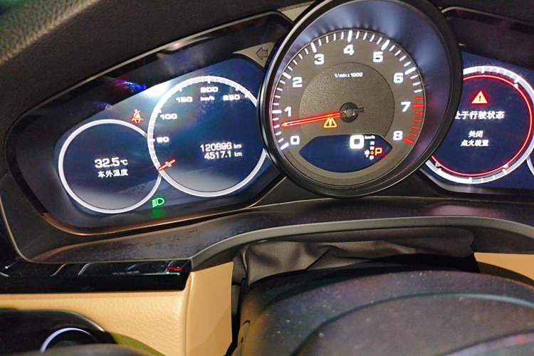 Used Porsche Cayenne 2019 Cayenne 3.0T Odometer Close Up