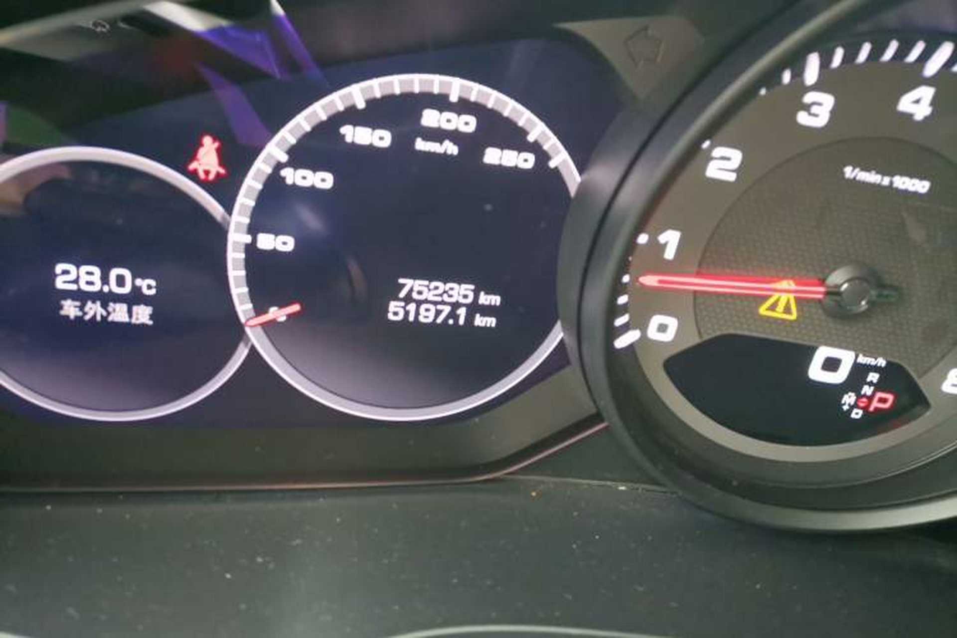 Used Porsche Cayenne 2019 Cayenne 3.0T Odometer Close Up