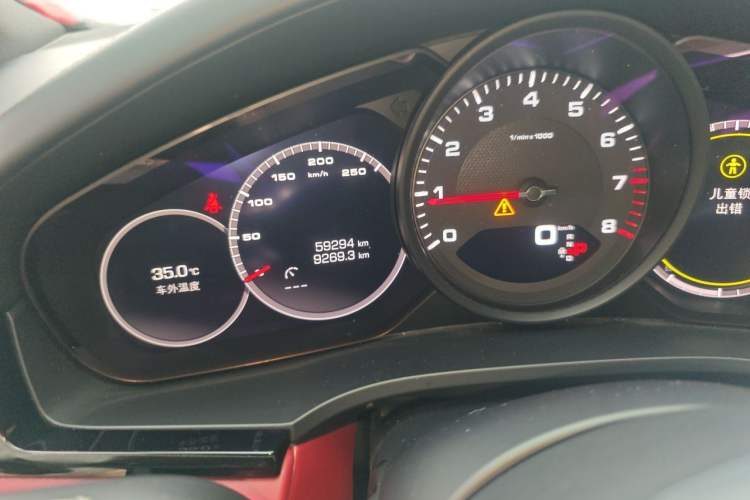 Used Porsche Cayenne 2019 Cayenne Coupé 3.0T Odometer Close Up
