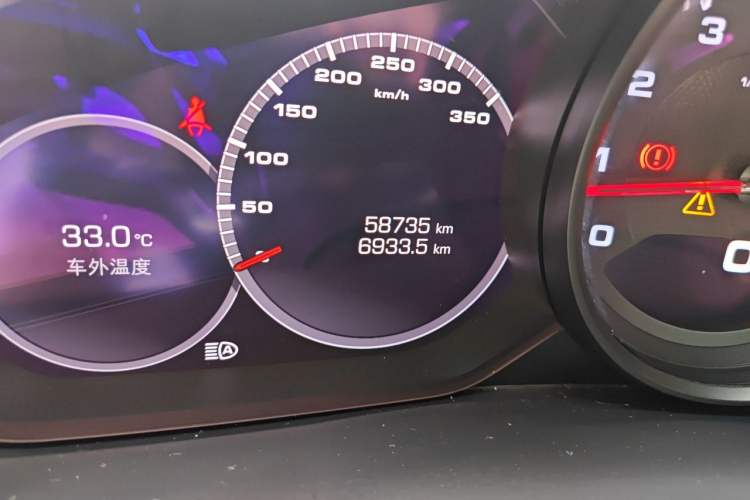 Used Porsche Cayenne 2019 Cayenne 3.0T Odometer Close Up