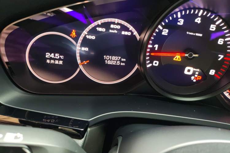 Used Porsche Cayenne 2019 Cayenne 3.0T Odometer Close Up