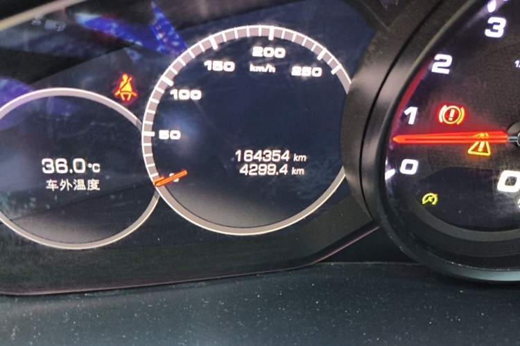 Used Porsche Cayenne 2019 Cayenne 3.0T Odometer Close Up