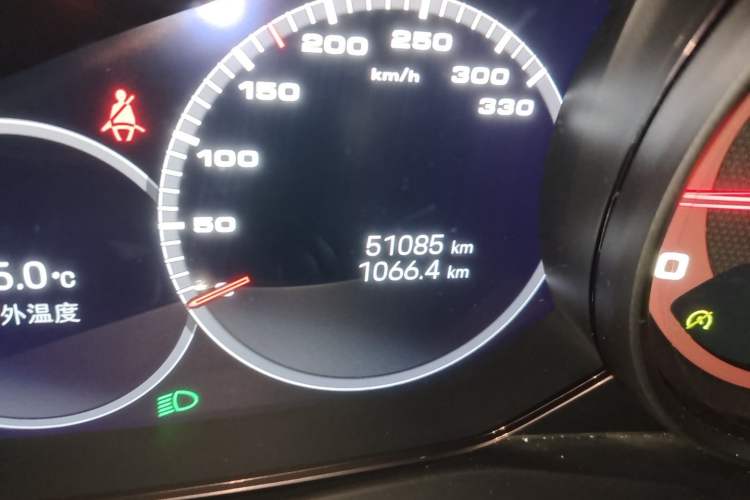 Used Porsche Cayenne 2019 Cayenne 3.0T Odometer Close Up