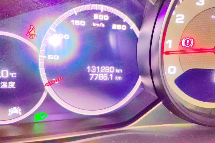 Used Porsche Cayenne 2019 Cayenne 3.0T Odometer Close Up