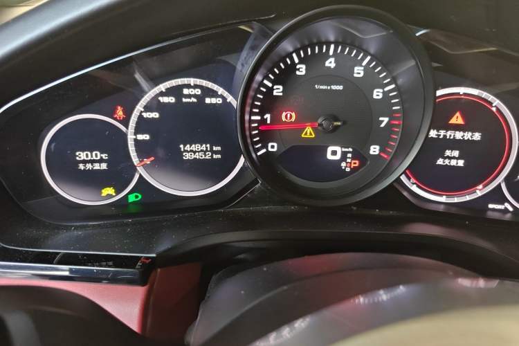 Used Porsche Cayenne 2019 Cayenne Coupé 3.0T Odometer Close Up
