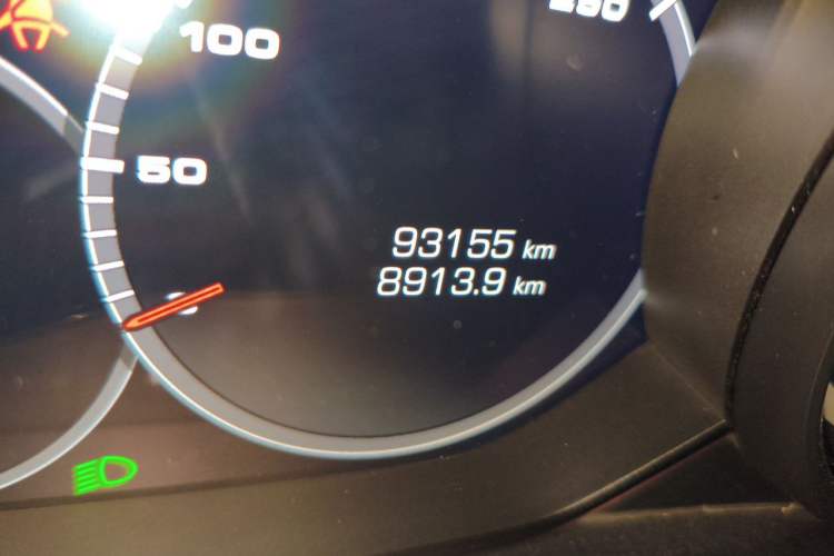 Used Porsche Cayenne 2019 Cayenne 3.0T Odometer Close Up