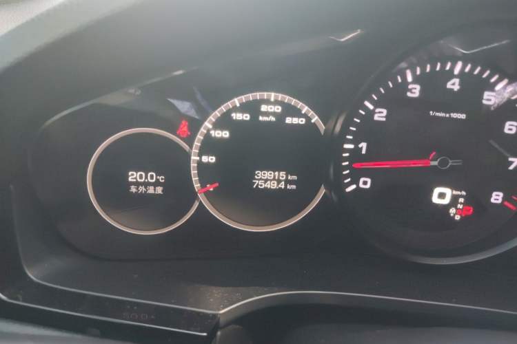 Used Porsche Cayenne 2019 Cayenne 3.0T Odometer Close Up