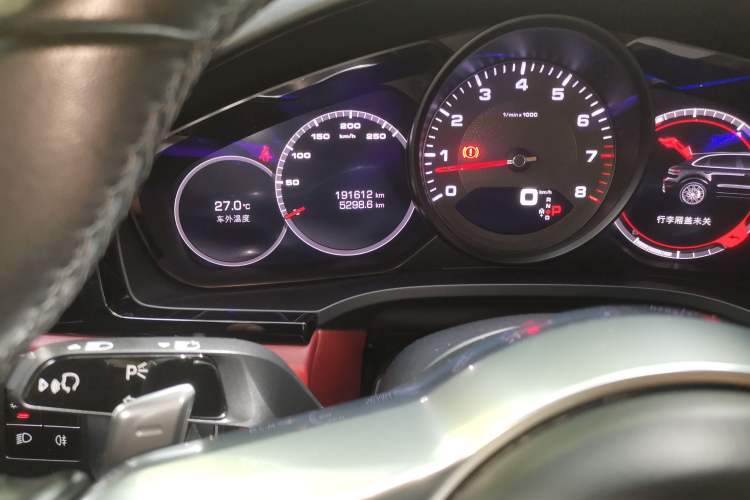 Used Porsche Cayenne 2019 Cayenne 3.0T Odometer Close Up