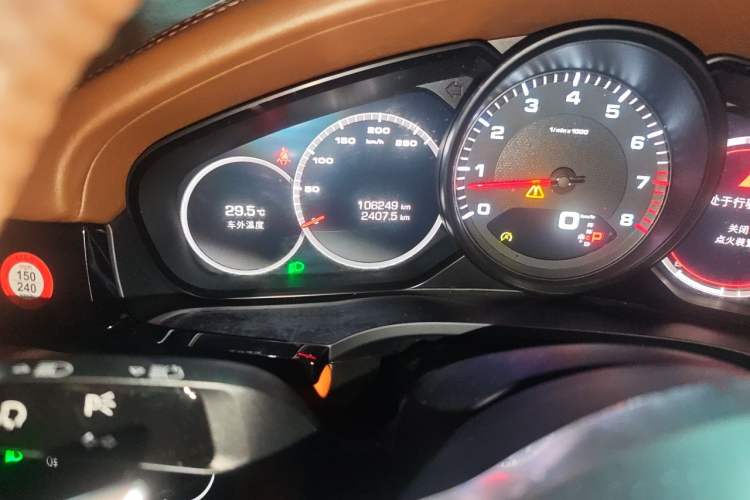 Used Porsche Cayenne 2019 Cayenne 3.0T Odometer Close Up