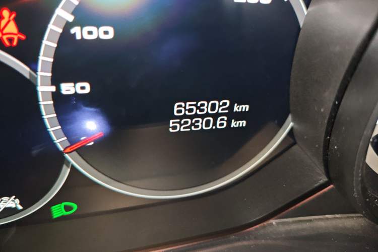 Used Porsche Cayenne 2019 Cayenne 3.0T Odometer Close Up