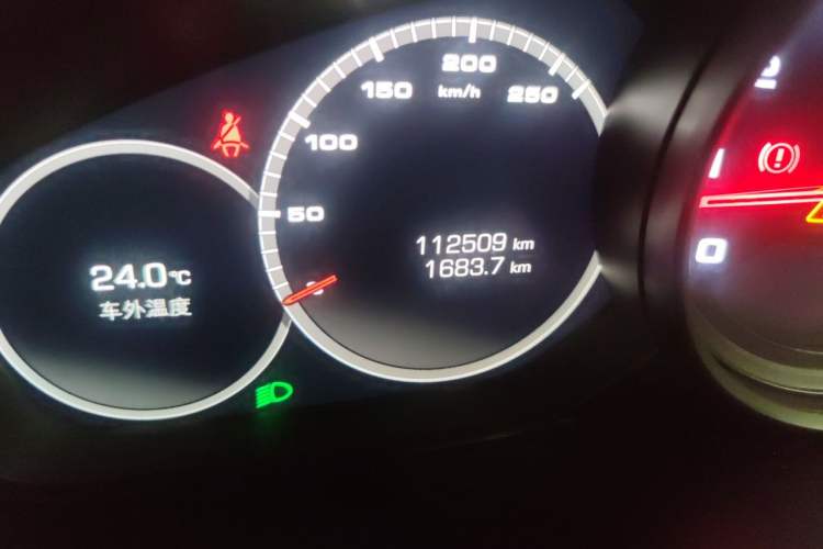 Used Porsche Cayenne 2019 Cayenne 3.0T Odometer Close Up