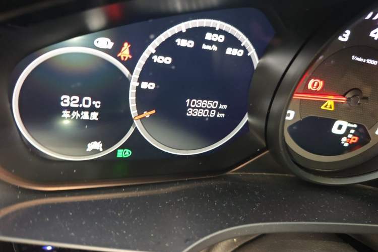 Used Porsche Cayenne 2019 Cayenne 3.0T Odometer Close Up