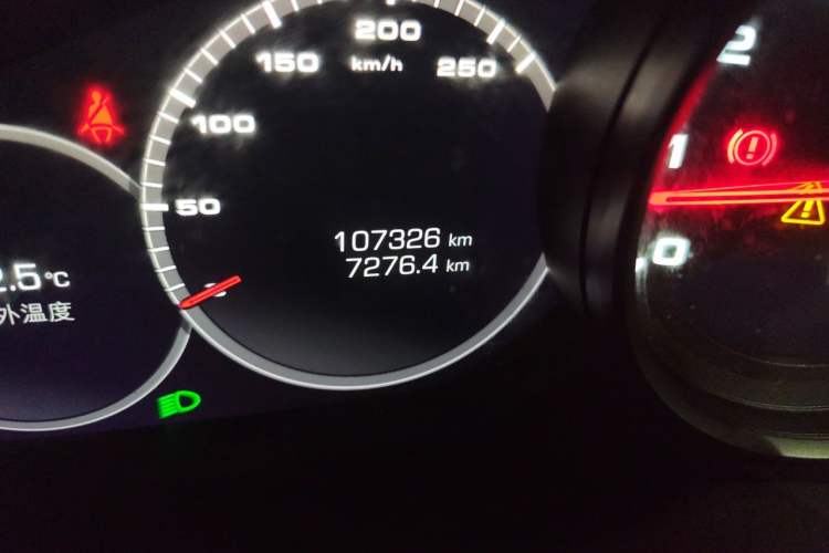 Used Porsche Cayenne 2019 Cayenne 3.0T Odometer Close Up