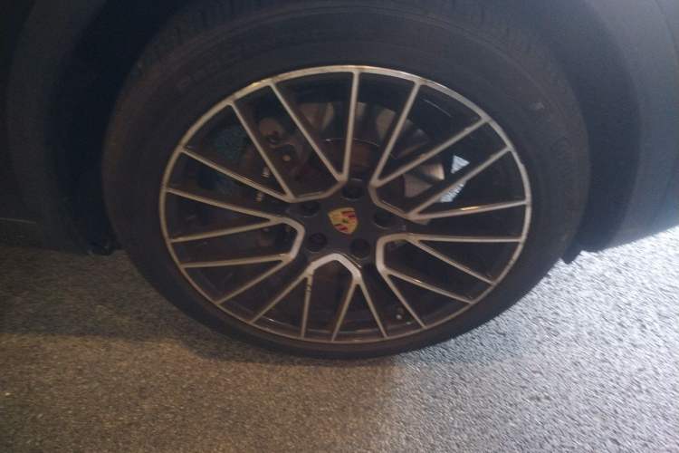 Used Porsche Cayenne 2019 Cayenne 3.0T Right Front Wheel Hub