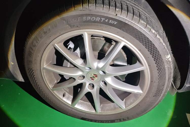 Used Porsche Cayenne 2019 Cayenne 3.0T Right Front Wheel Hub