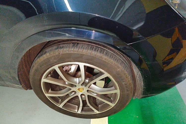 Used Porsche Cayenne 2019 Cayenne 3.0T Right Front Wheel Hub