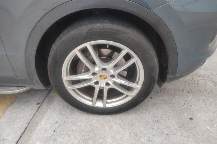 Used Porsche Cayenne 2019 Cayenne 3.0T Right Front Wheel Hub